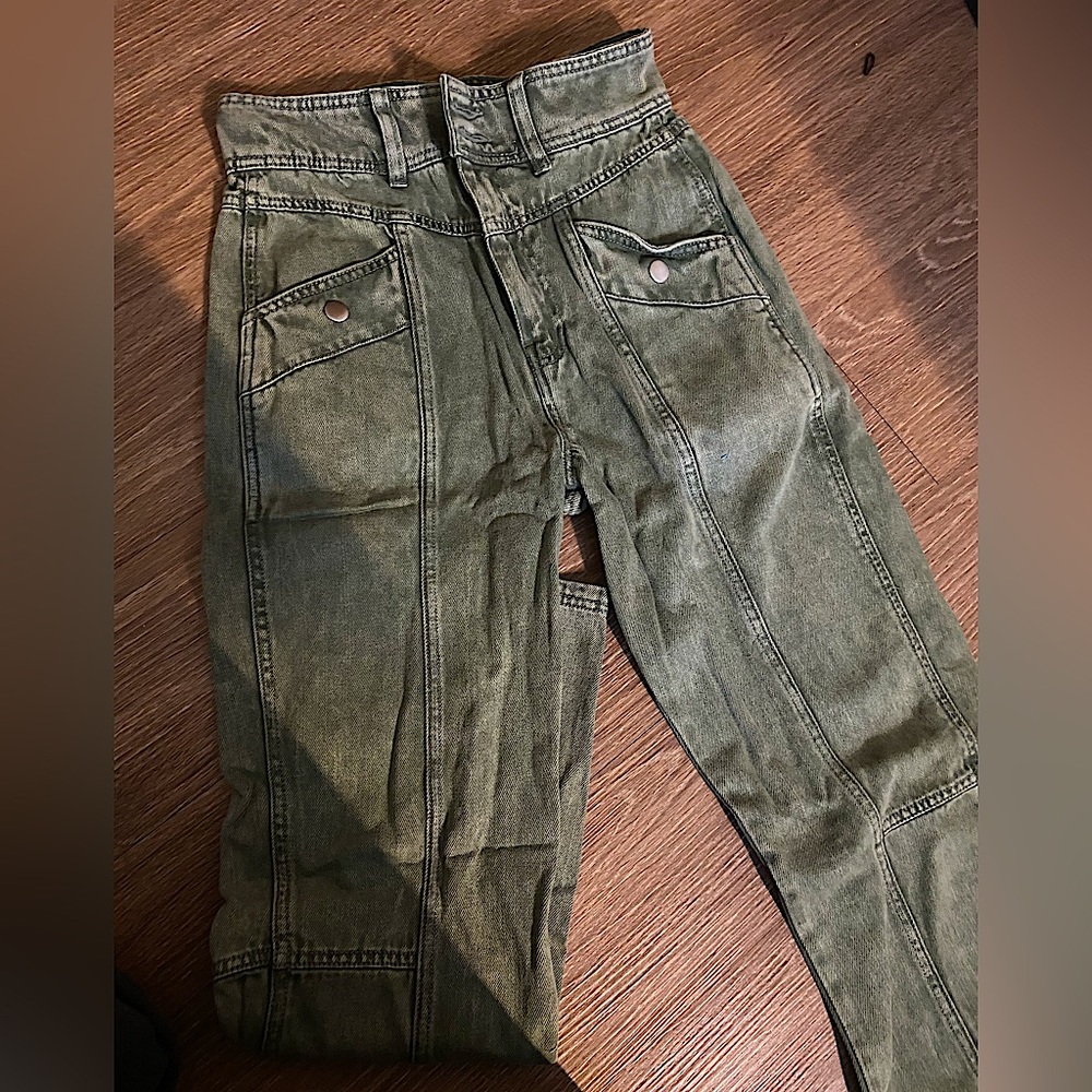 Green cargo jeans